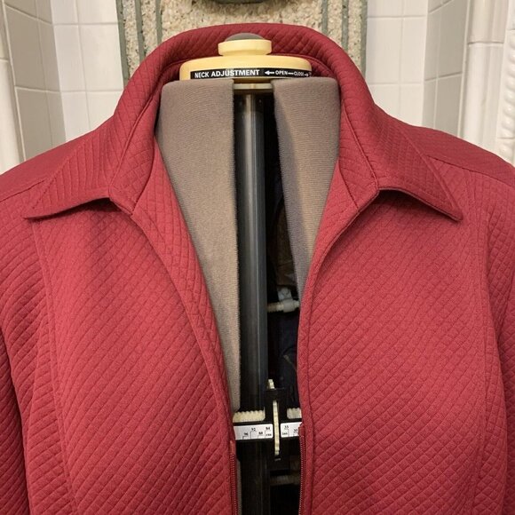 EAST 5TH. Size 18T Tall. Long Sleeve Lined Embossed. Zip at Wrist. WTC - Picture 2 of 8